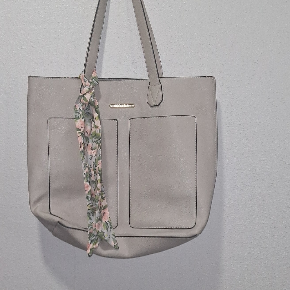 Steve Madden Gray Tote with Floral Scarf